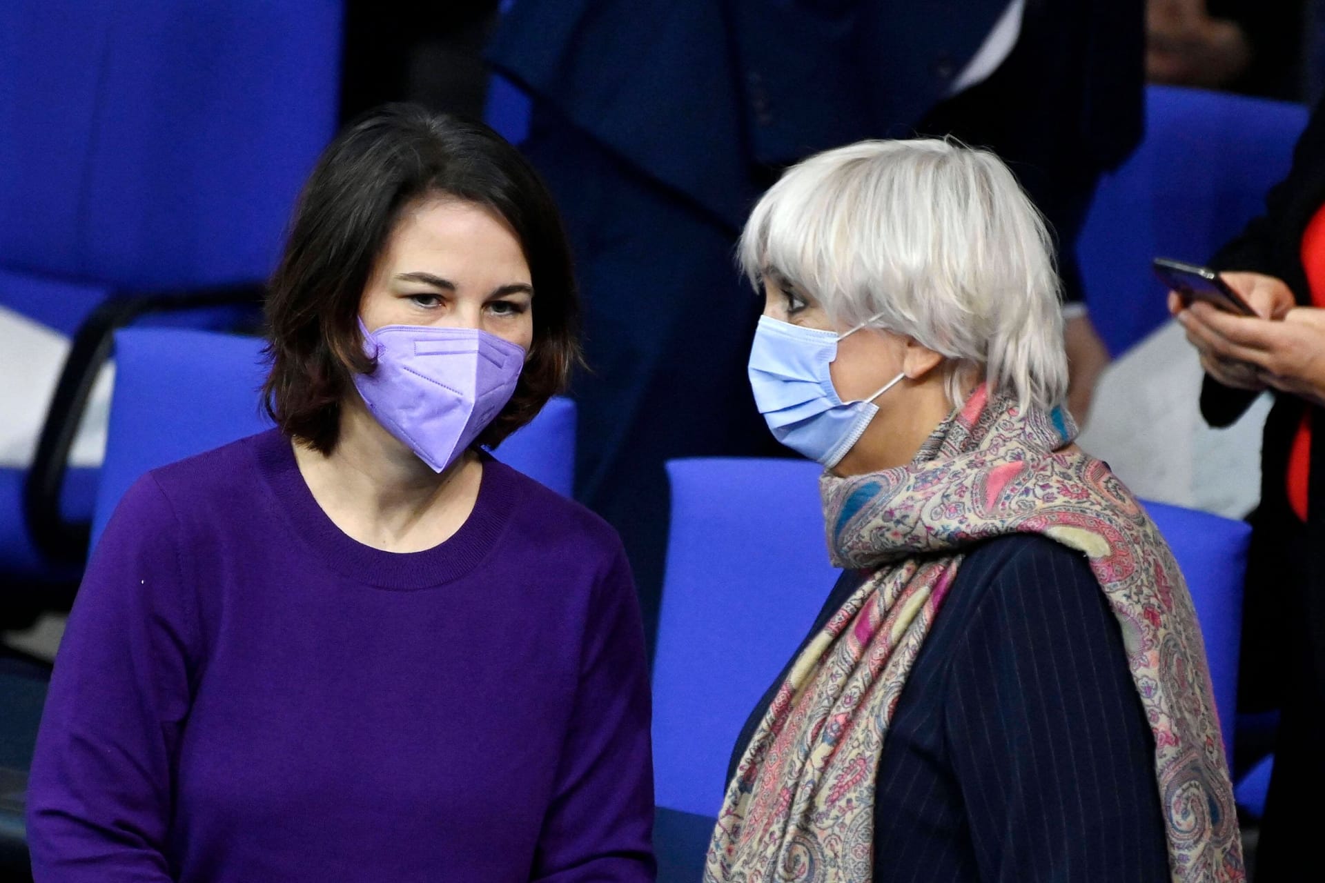 Annalena Baerbock und Claudia Roth: Mit der Rückgabe wertvoller Benin-Bronzen wollen sie ein internationales Zeichen setzen.