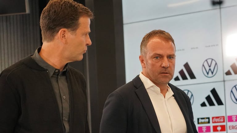 Oliver Bierhoff (l.) und Hansi Flick: Der Bundestrainer hat sich zum Aus des DFB-Sportdirektor geäußert.