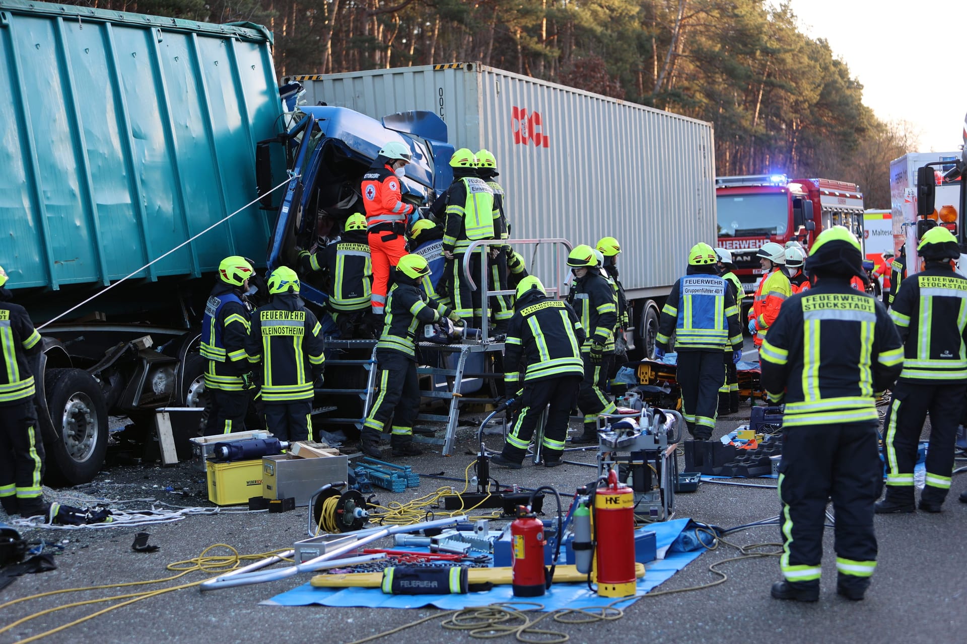 Unfall auf A3 Würzburg Richtung Frankfurt zwischen Aschaffenburg-West und Seligenstädter Dreieck.