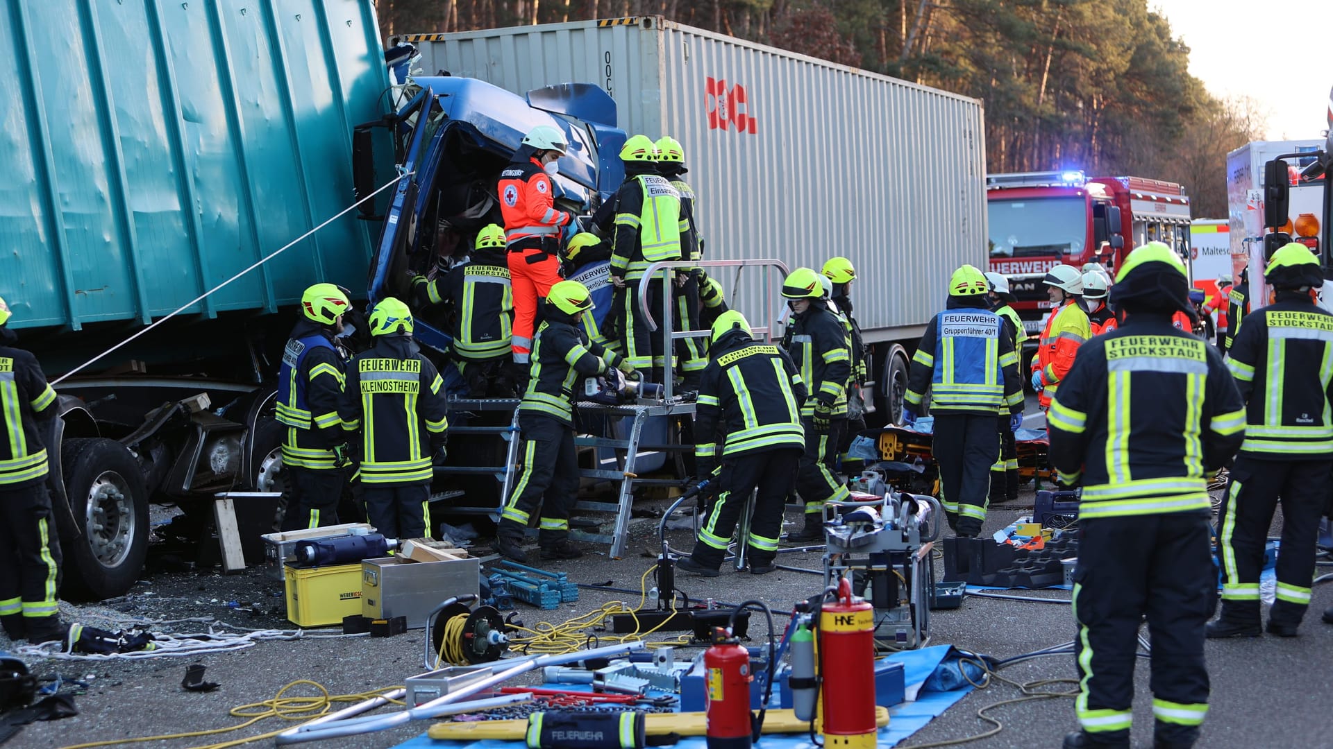 Unfall auf A3 Würzburg Richtung Frankfurt zwischen Aschaffenburg-West und Seligenstädter Dreieck.