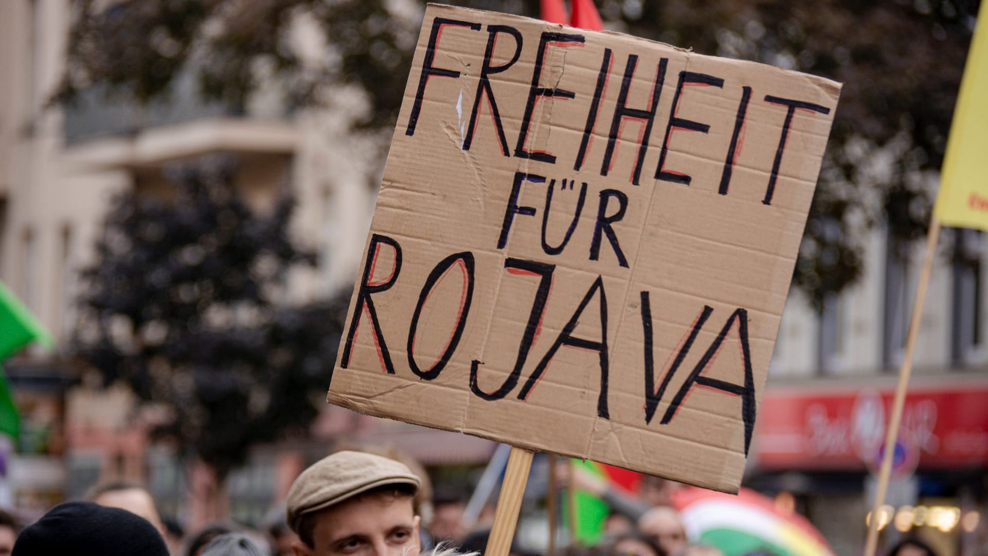 Eine pro-kurdische Demonstration (Archivbild): In Bremen besetzten Aktivisten eine Parteizentrale. Eine pro-kurdische Demonstration (Archivbild): In Bremen besetzten Aktivisten eine Parteizentrale.