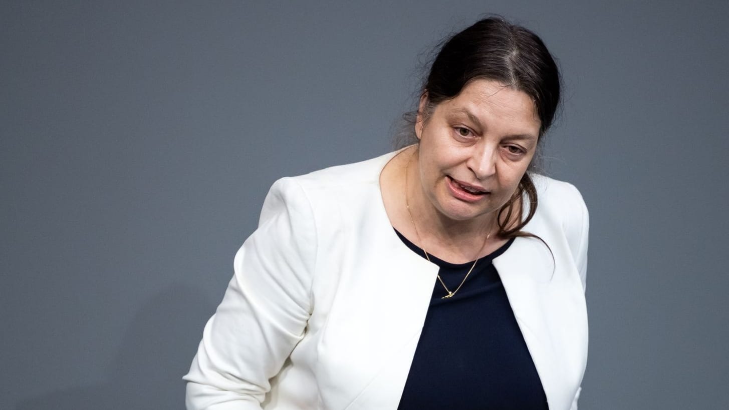 Birgit Malsack-Winkemann bei einer Rede: Sie darf nicht mehr als Richterin arbeiten. Birgit Malsack-Winkemann bei einer Rede: Sie darf nicht mehr als Richterin arbeiten.