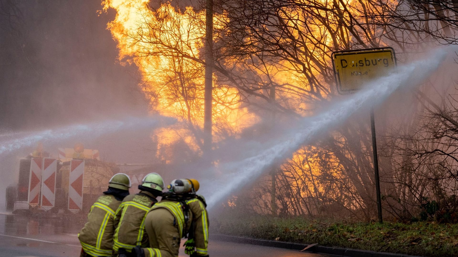 Gasleitung explodiert bei Bauarbeiten Gasleitung explodiert bei Bauarbeiten