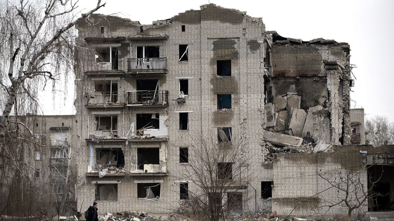 Ein durch russischen Beschuss zerstörtes Wohnhaus in der Region Charkiw: "Diese Zerstörungsbilder ziehen den Menschen wirklich den Boden unter den Füßen weg."