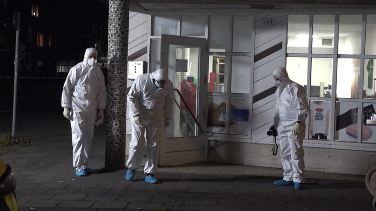 Tatort in Dinslaken: Die Spurensicherung ist im Einsatz.