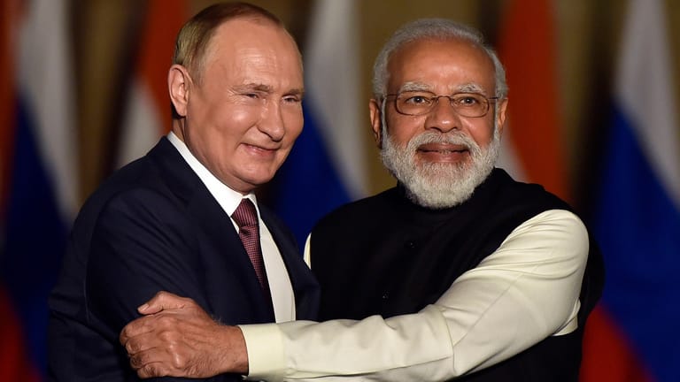 Der indische Premierminister Narendra Modi mit dem russischen Präsidenten Wladimir Putin im Dezember 2021: Indien und Russland wollen ihre Wirtschaftsbeziehungen ausbauen.