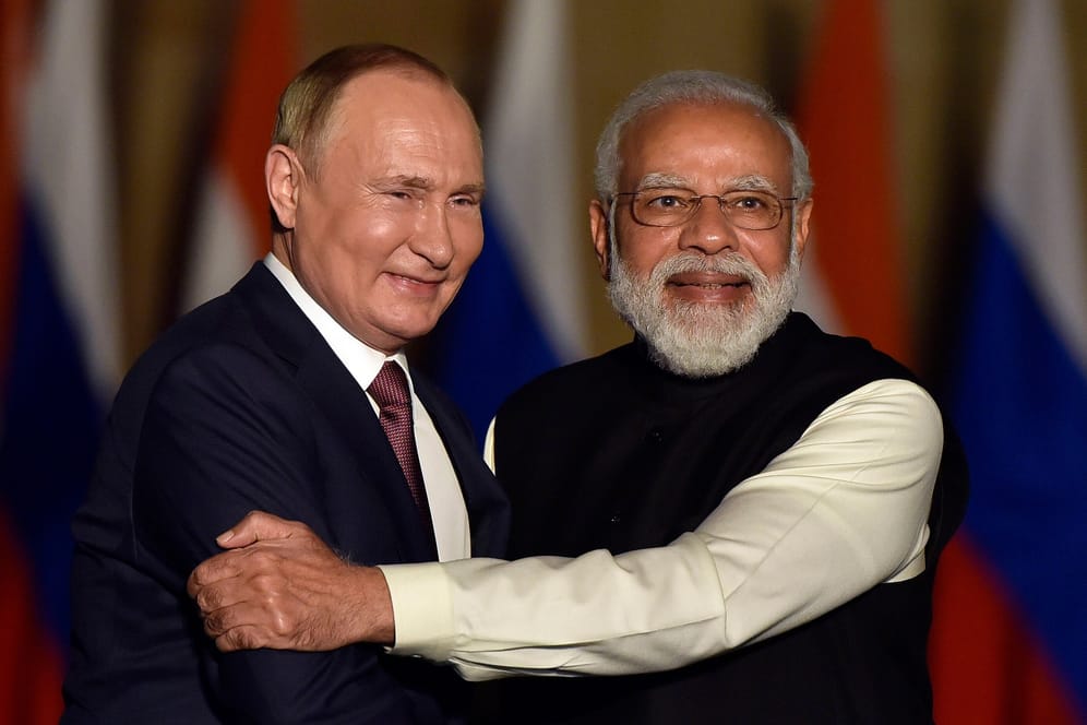 Der indische Premierminister Narendra Modi mit dem russischen Präsidenten Wladimir Putin im Dezember 2021: Indien und Russland wollen ihre Wirtschaftsbeziehungen ausbauen.