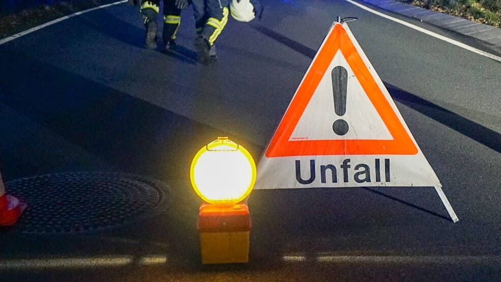 Ein Schild mit der Aufschrift Unfall (Symbolfoto): Ein Mann starb nach einer Alkoholfahrt Ein Schild mit der Aufschrift Unfall (Symbolfoto): Ein Mann starb nach einer Alkoholfahrt