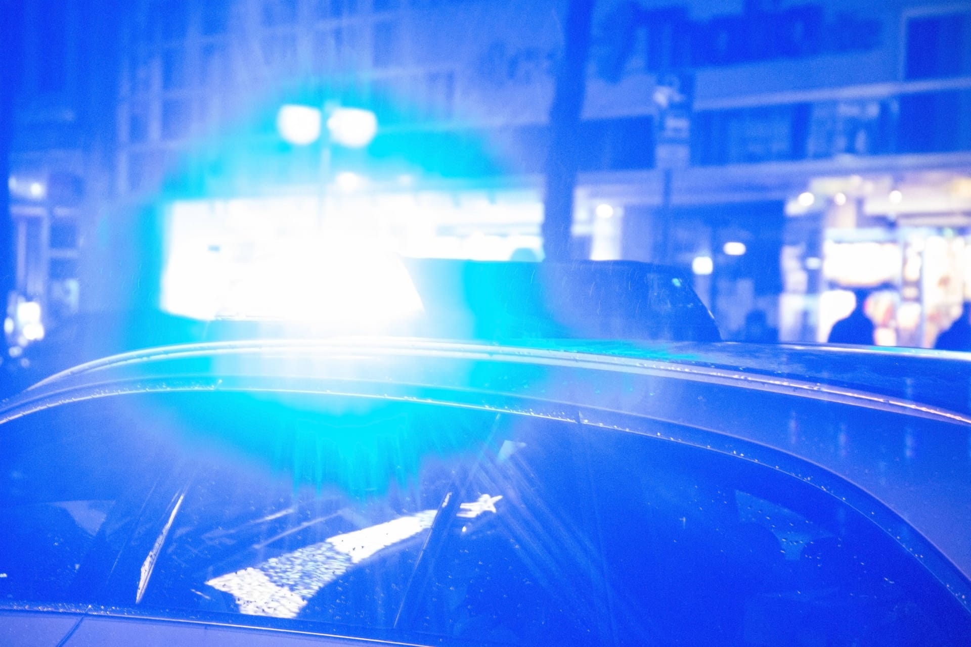 Polizeieinsatz (Symbolbild): Bei einer Obduktion des Kindes ergaben sich Hinweise auf eine Gewalttat.