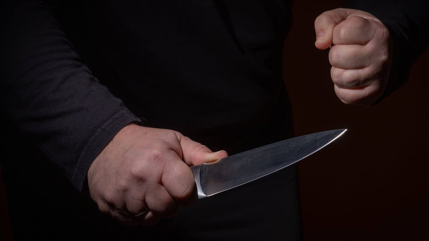 Messerangriff (Symbolbild): Messerattacken sind potenziell lebensbedrohlich.