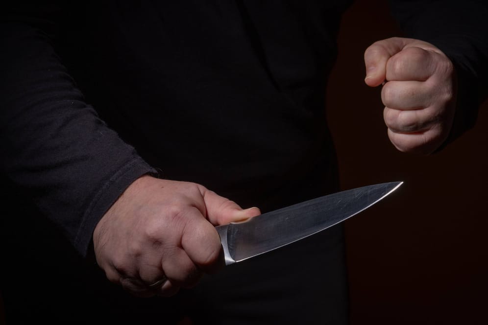 Messerangriff (Symbolbild): Messerattacken sind potenziell lebensbedrohlich.