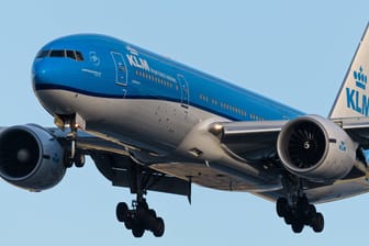 Eine KLM-Maschine (Archivbild): Eine Frau brachte über den Wolken ein Baby zur Welt.