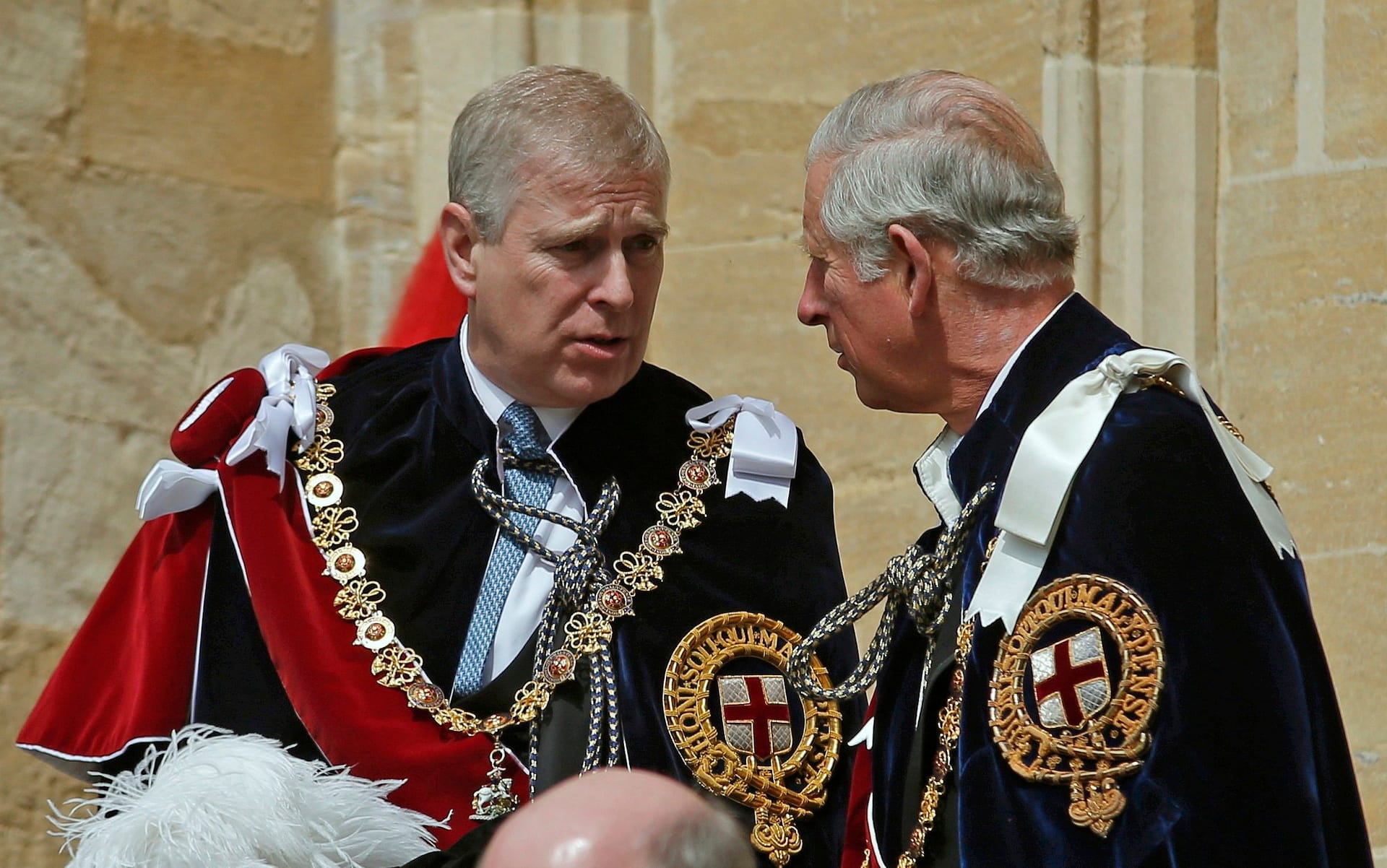Prinz Andrew und König Charles III.: Der Monarch soll seinem jüngeren Bruder in der Marine einen guten Posten verschafft haben.