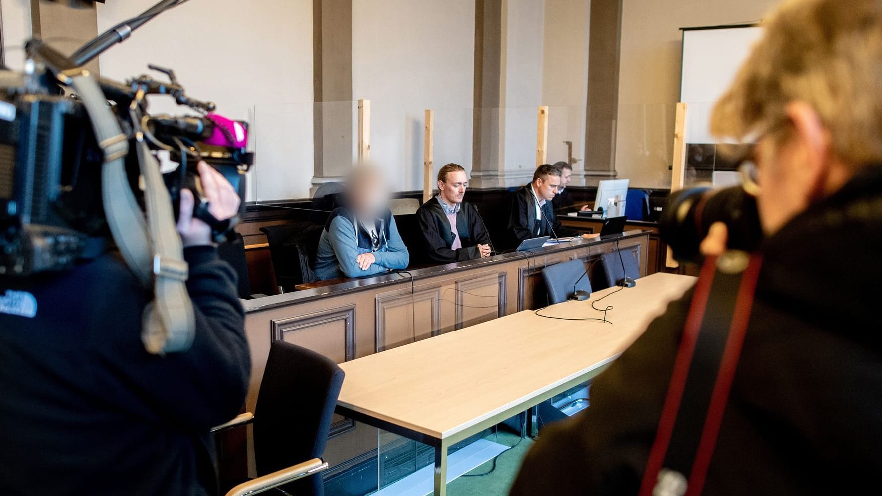 Das Medieninteresse war groß, als der 65-jährige Angeklagte am Mittwoch verurteilt wurde. Das Medieninteresse war groß, als der 65-jährige Angeklagte am Mittwoch verurteilt wurde.
