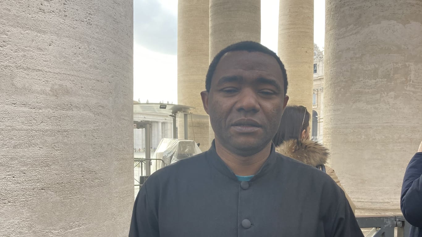 Pater George aus Tansania: "Die Kirche hat heute einen wichtigen Mann verloren".