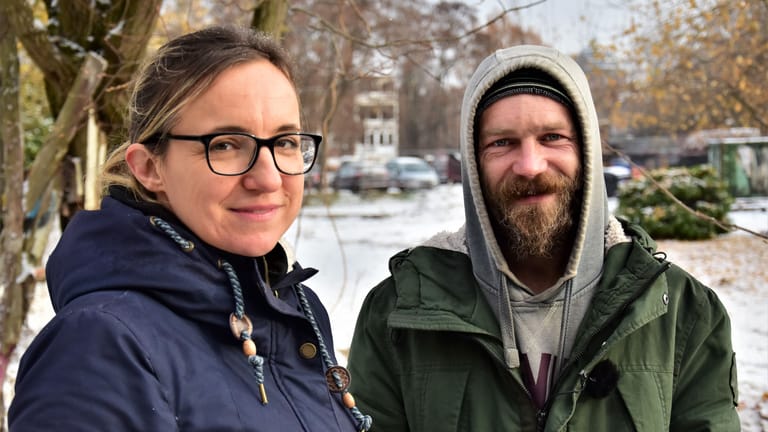 Julia und Christian: Der 40-Jährige darf zunächst über den Winter in einer ihrer Ferienwohnungen leben.