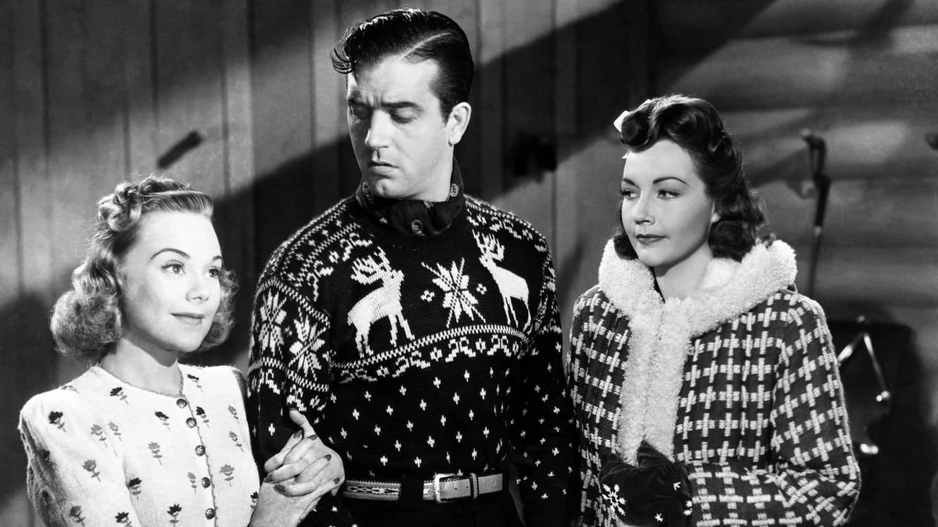 Diese Rarität entdeckte ich gestern: Im Film "Sun Valley Serenade" trug der Schauspieler John Payne schon 1941 einen Weihnachtspullover!
