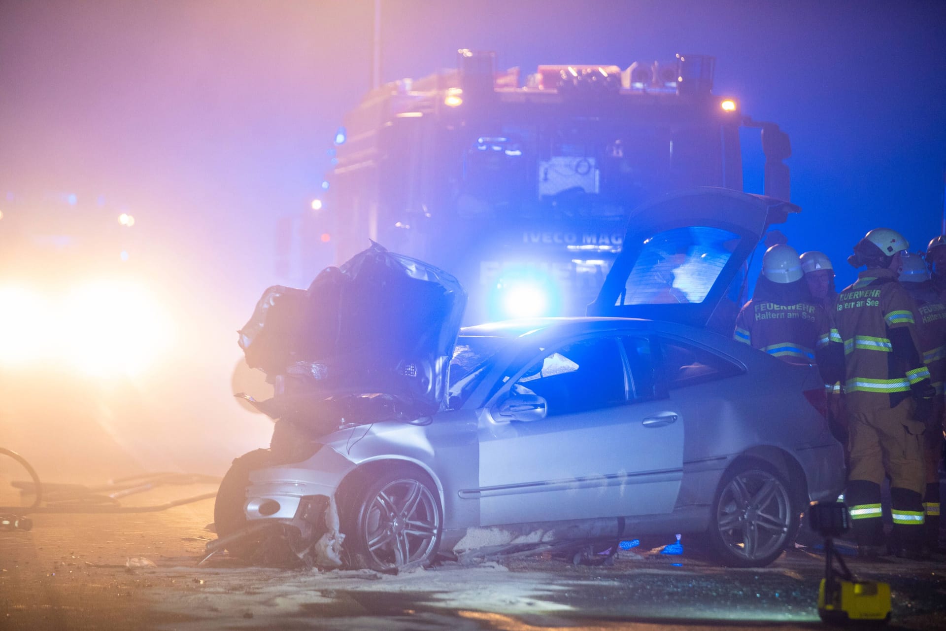 Eines der beteiligten Fahrzeuge: Beide Autofahrer überlebten den Zusammenstoß nicht.