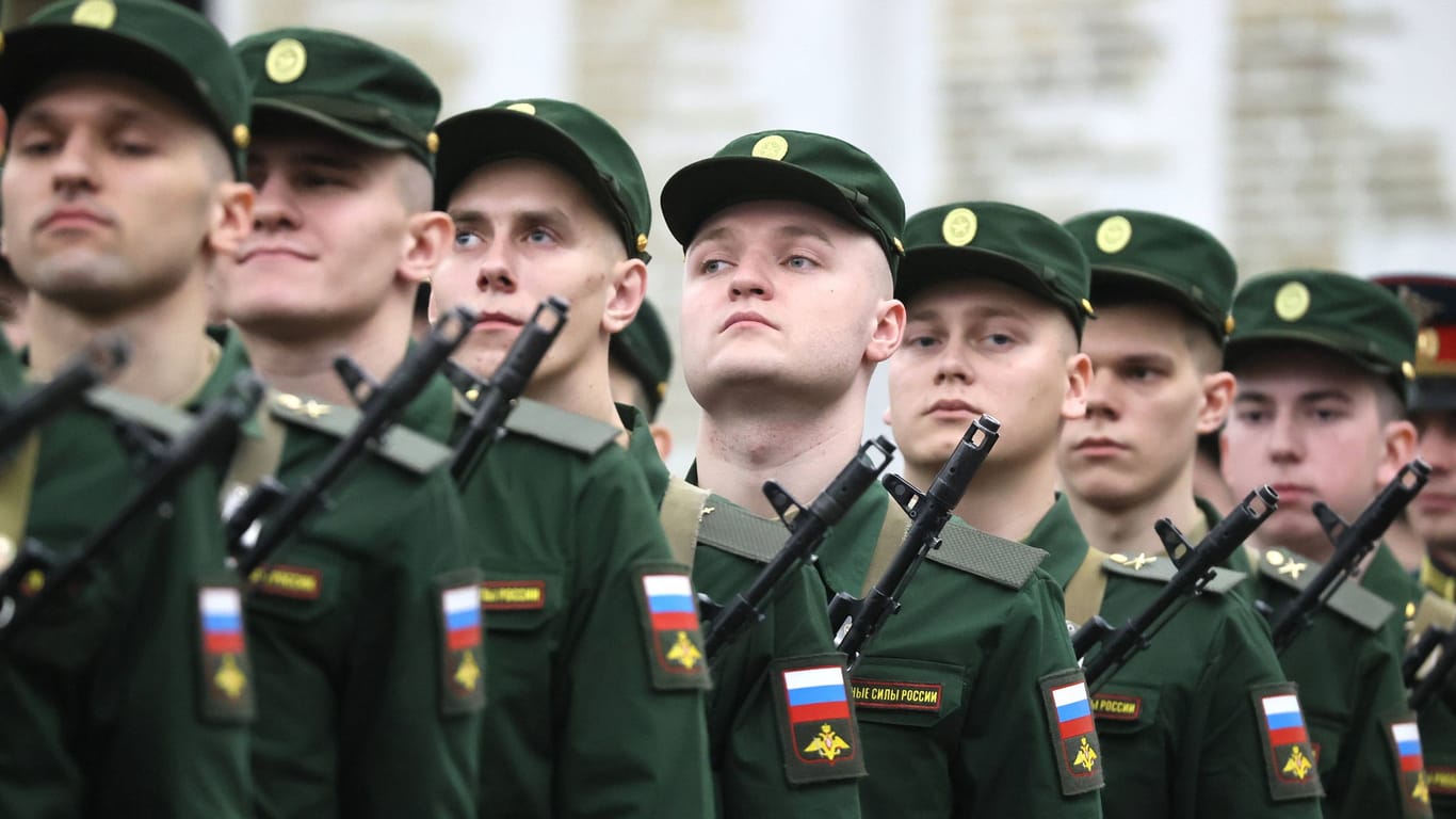 Russische Soldaten (Archivbild): Experten gehen davon aus, dass Kämpfer auch in Belarus ausgebildet werden.
