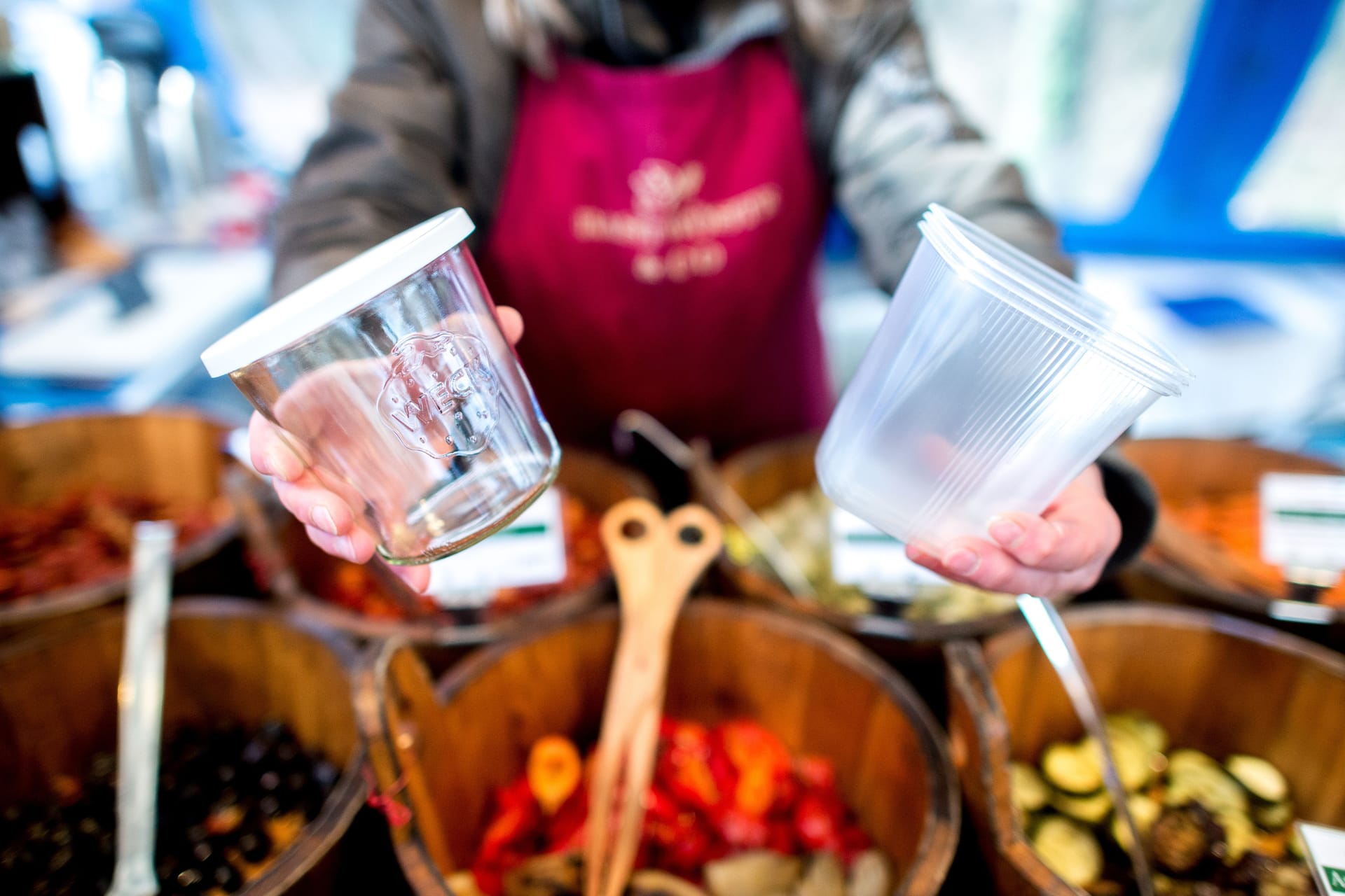 Bitte zum Mitnehmen: Wer Essen to go anbietet, muss ab 2023 auch Mehrwegbehälter anbieten.