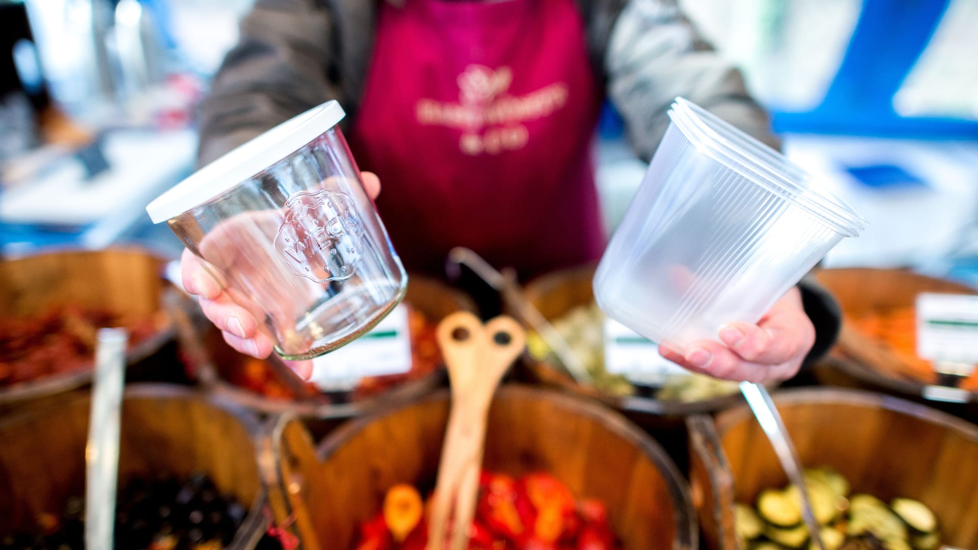 Bitte zum Mitnehmen: Wer Essen to go anbietet, muss ab 2023 auch Mehrwegbehälter anbieten.