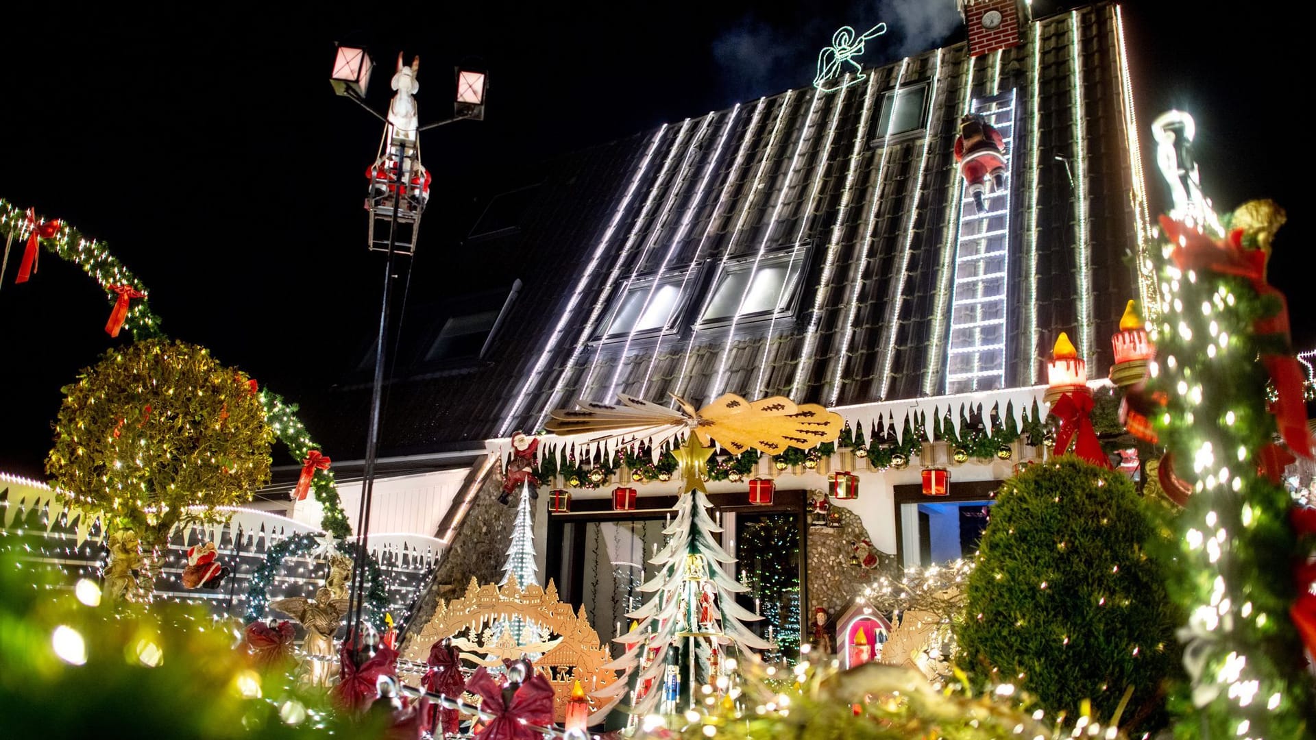 Das Haus in seiner ganzen Pracht: 60.000 Lichter erhellen die Nachbarschaft.