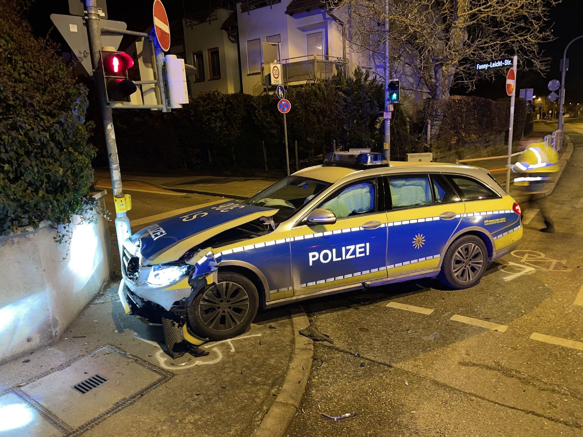 Zwei Verletzte bei Kollision mit Streifenwagen