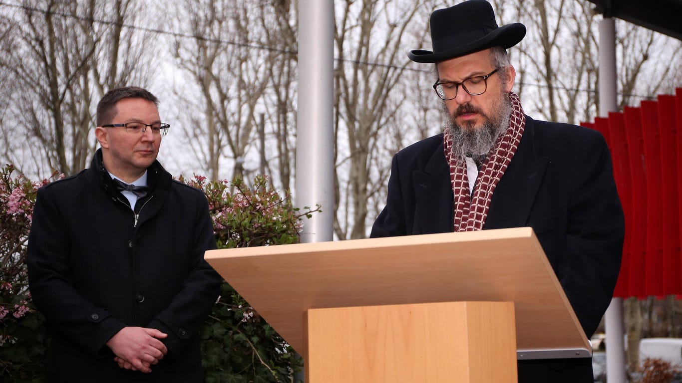 Der baden-württembergische Antisemitismusbeauftragte Michael Blume (li. Mit dem Stuttgarter Rabbiner Yehuda Pushkin) setzt sich gegen Verleumdungen zur Wehr.