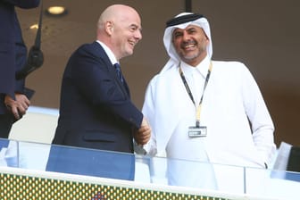 Gianni Infantino (l.) und Emir Sheikh Tamim bin Hamid Al-Thani: Der Fifa-Präsident und der Emir von Katar haben die Fußball-WM in den Wüstenstaat gebracht. Folgt jetzt Olympia?