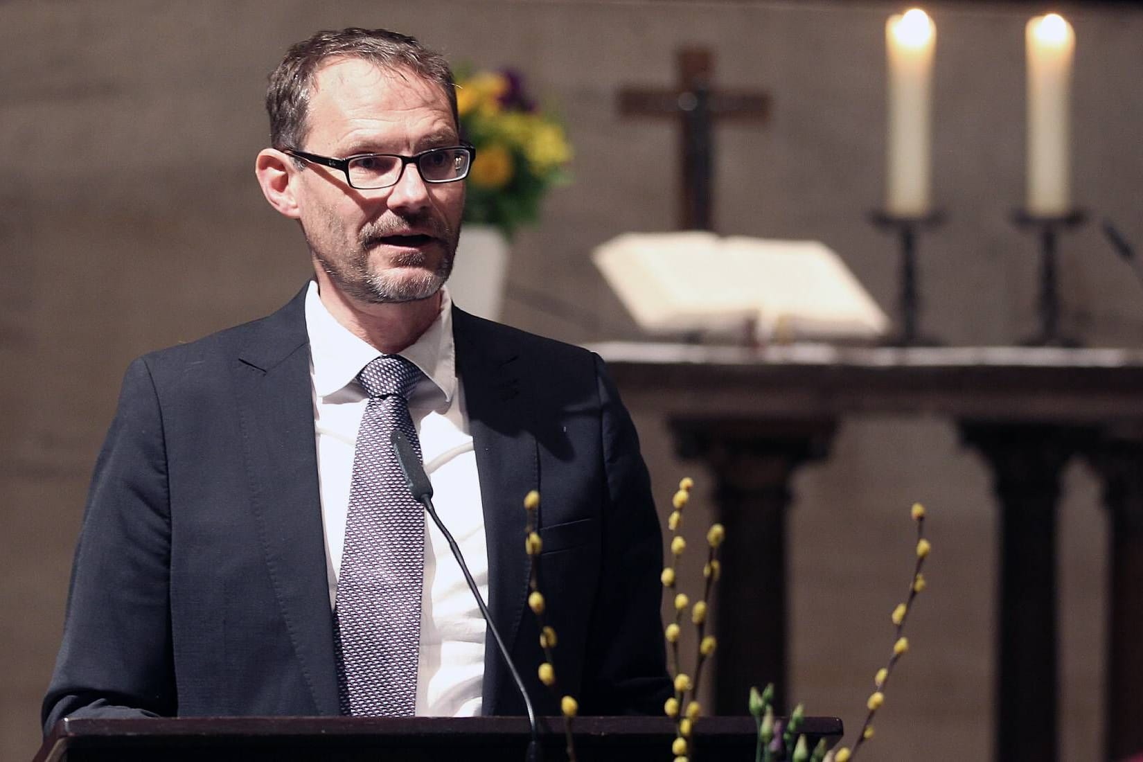 Der Journalist Matthias Drobinski bei einer Rede in Braunschweig (Archivbild): Für ihn hat Papst Benedikt nie begriffen, wie es zu den Missbrauchsskandalen in der katholischen Kirche kam.