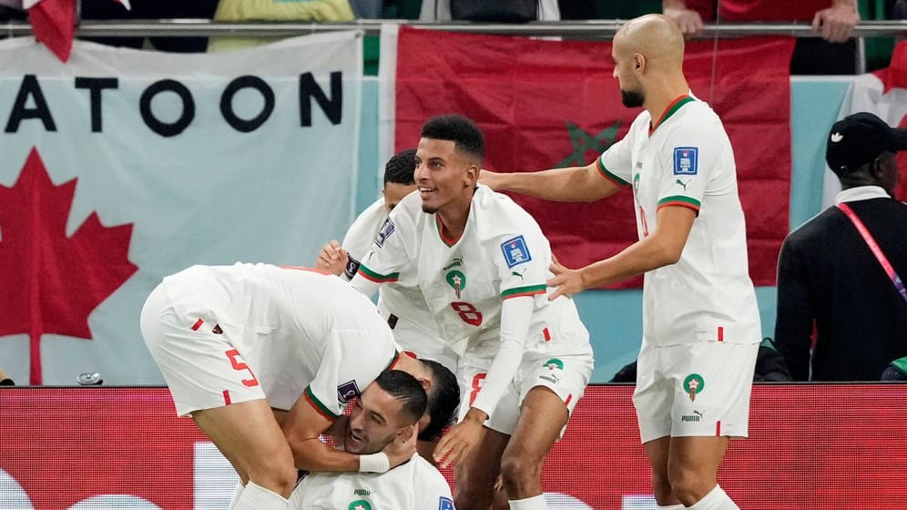 Die Nordafrikaner bejubeln den 2:1-Sieg gegen Kanada.