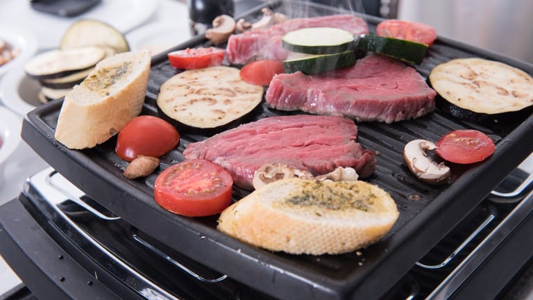 Raclette: Mit so viel Fleisch pro Person müssen Sie rechnen
