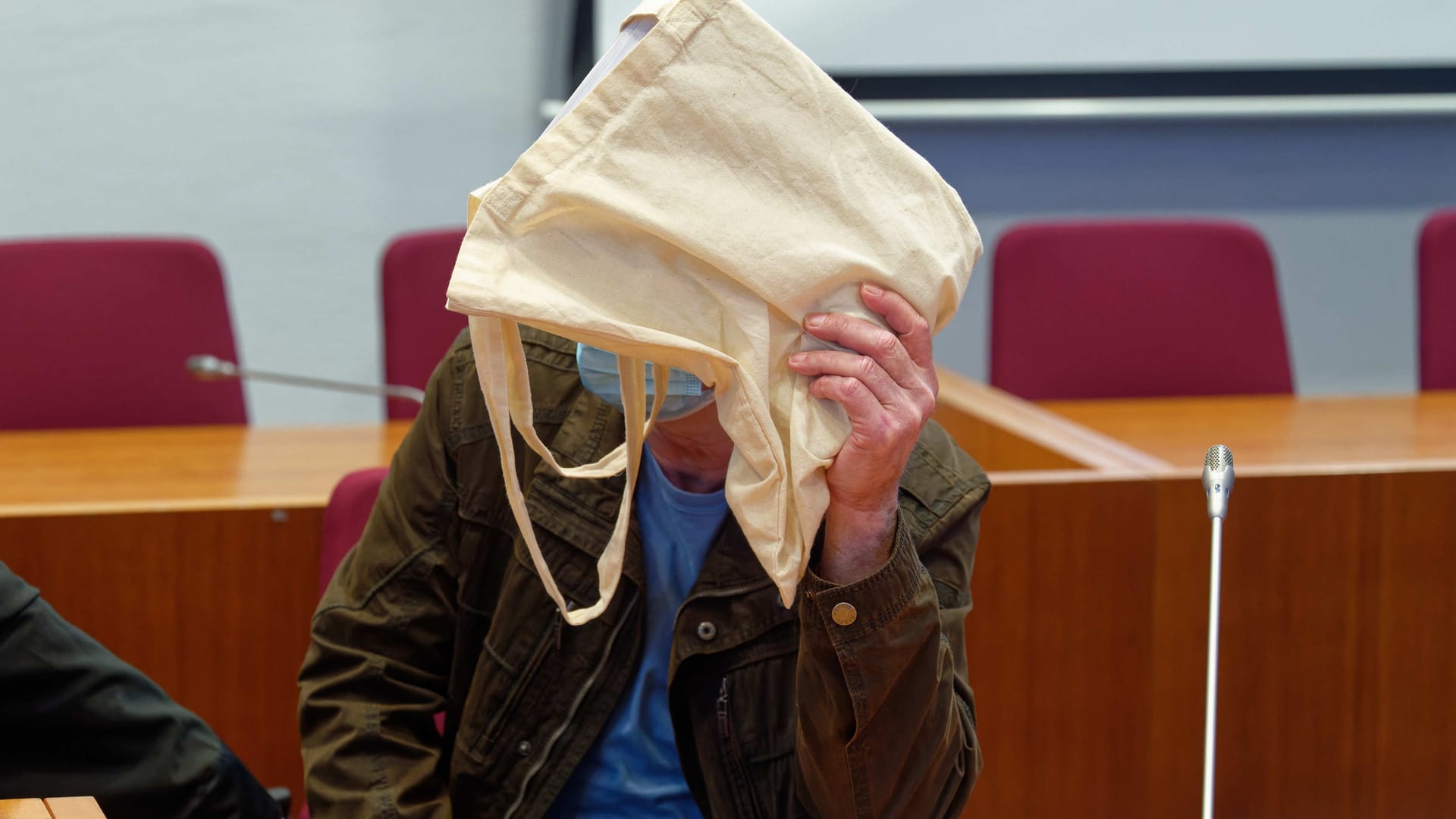 Detelf M. bei Prozessauftakt Anfang November: Seit Donnerstag ist er wieder frei. Detelf M. bei Prozessauftakt Anfang November: Seit Donnerstag ist er wieder frei.