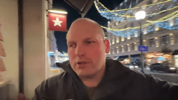 Sean Dilley: Der blinde BBC-Journalist wurde von einem Räuber attackiert. Sean Dilley: Der blinde BBC-Journalist wurde von einem Räuber attackiert.