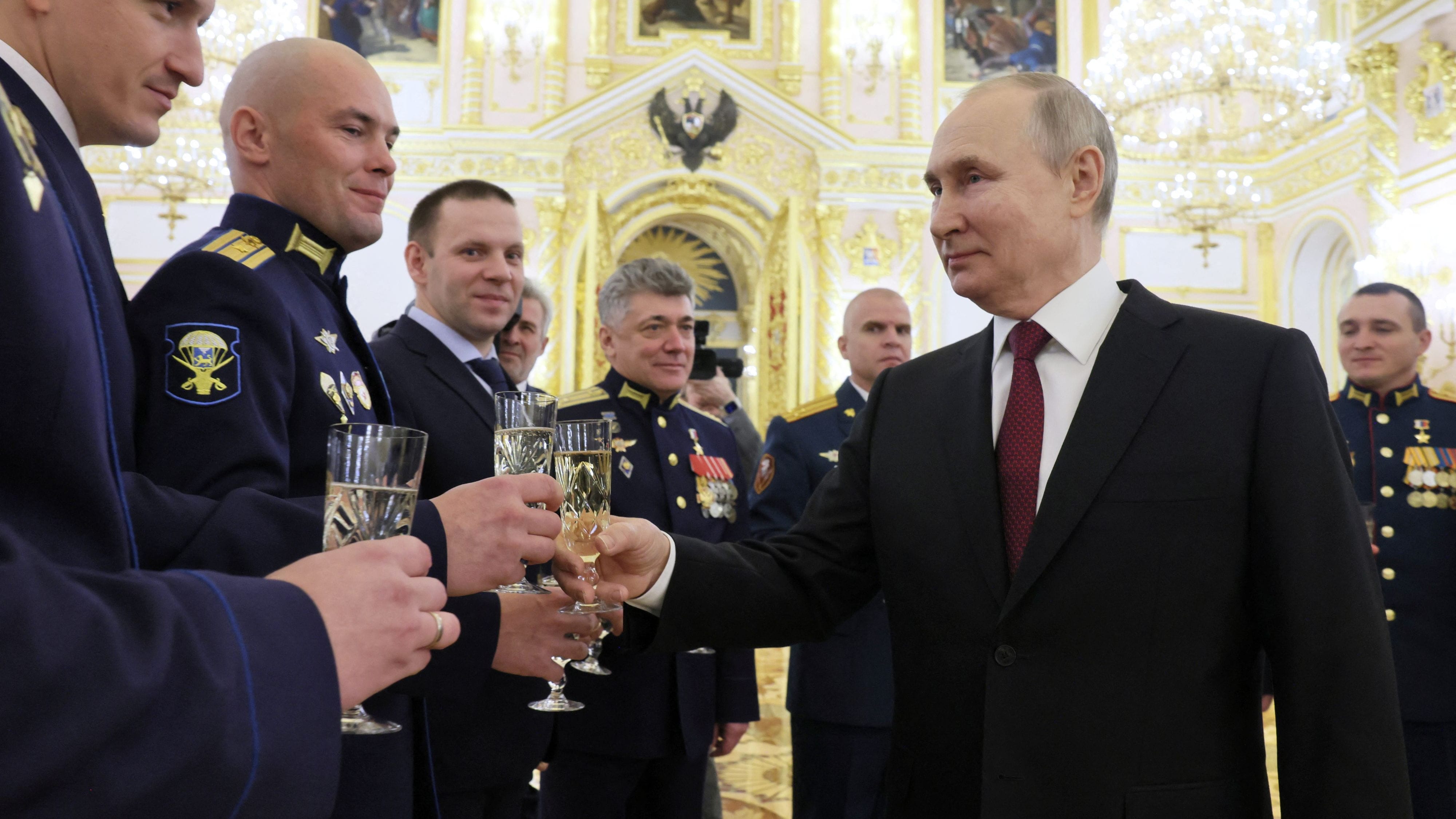 Putin betrunken? Das sagt ein Experte zu seiner bizarren Rede