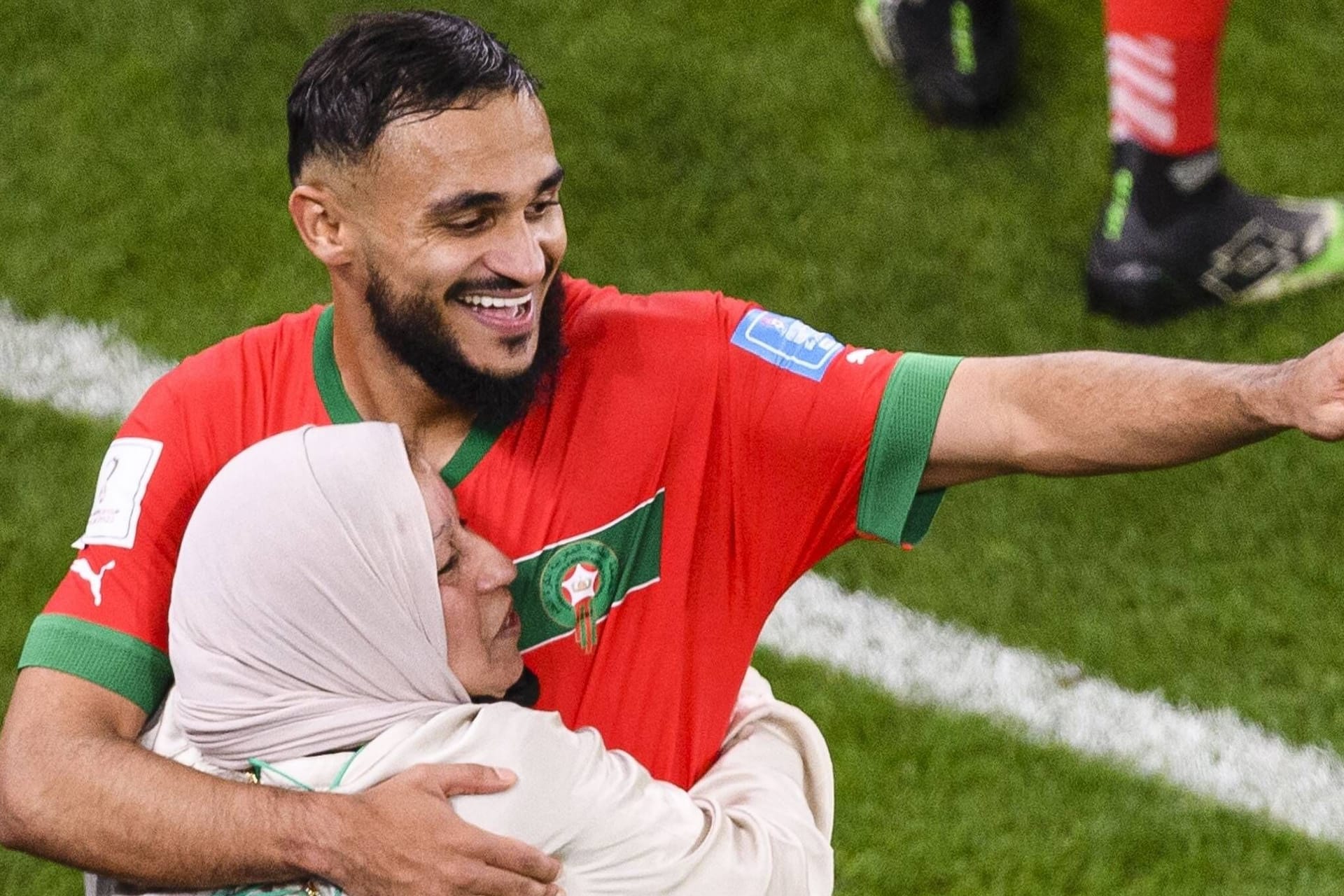 Sofiane Boufal mit seiner Mutter nach dem gewonnen WM-Viertelfinale.