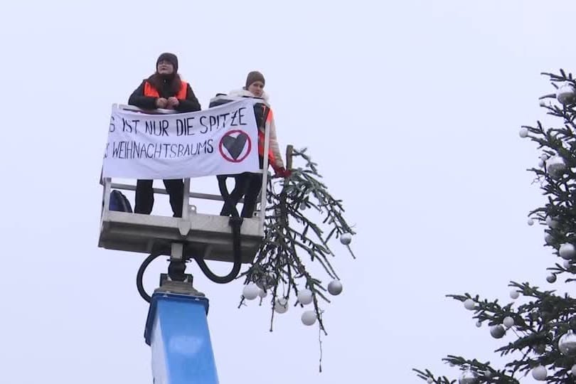WEIHNACHTSBAUM-PROTEST/