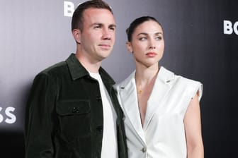 Mario und Ann-Kathrin Götze: Das Model äußert sich zum WM-Aus seines Mannes. Mario und Ann-Kathrin Götze: Das Model äußert sich zum WM-Aus seines Mannes.