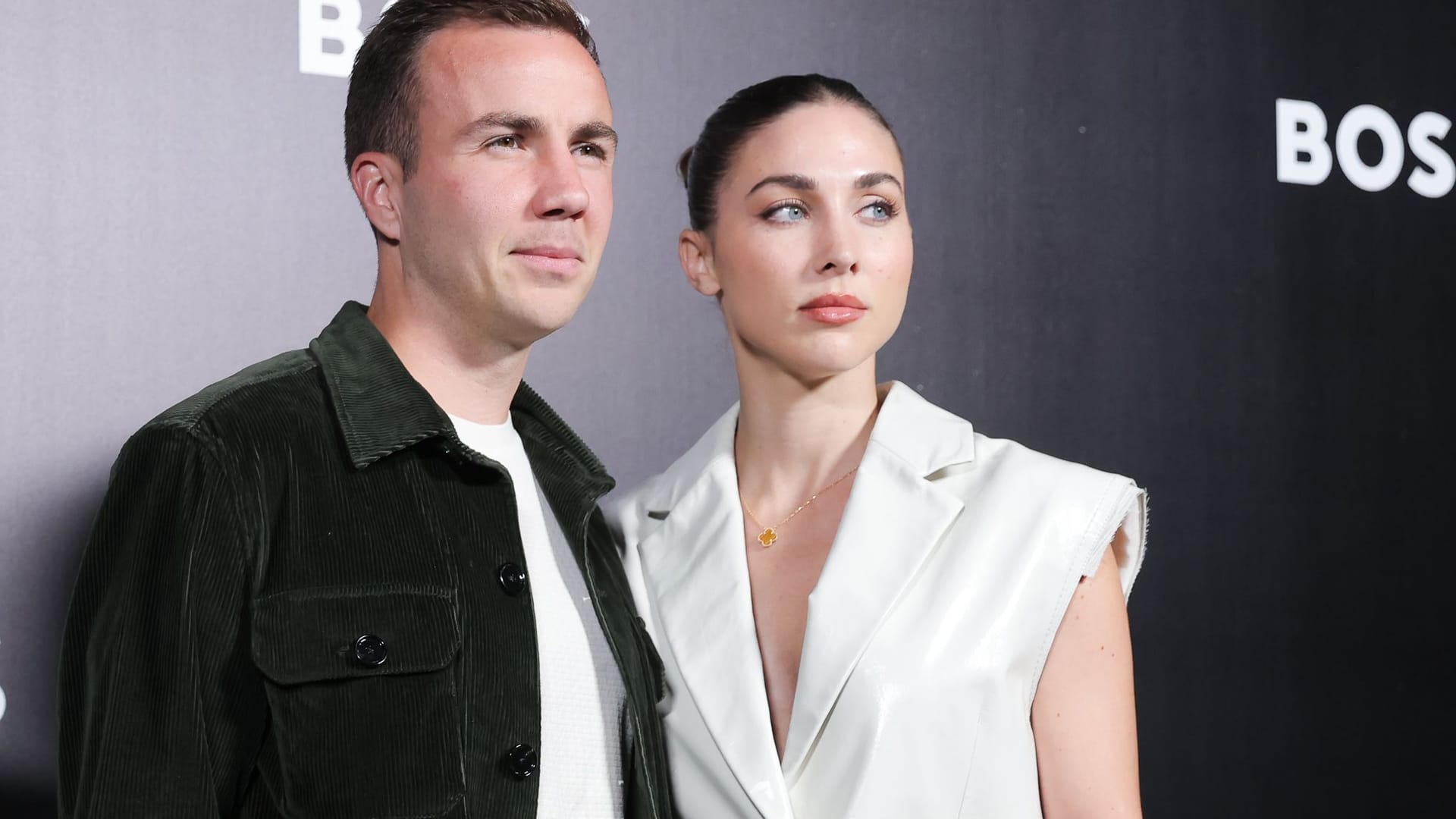 Mario und Ann-Kathrin Götze: Das Model äußert sich zum WM-Aus seines Mannes. Mario und Ann-Kathrin Götze: Das Model äußert sich zum WM-Aus seines Mannes.