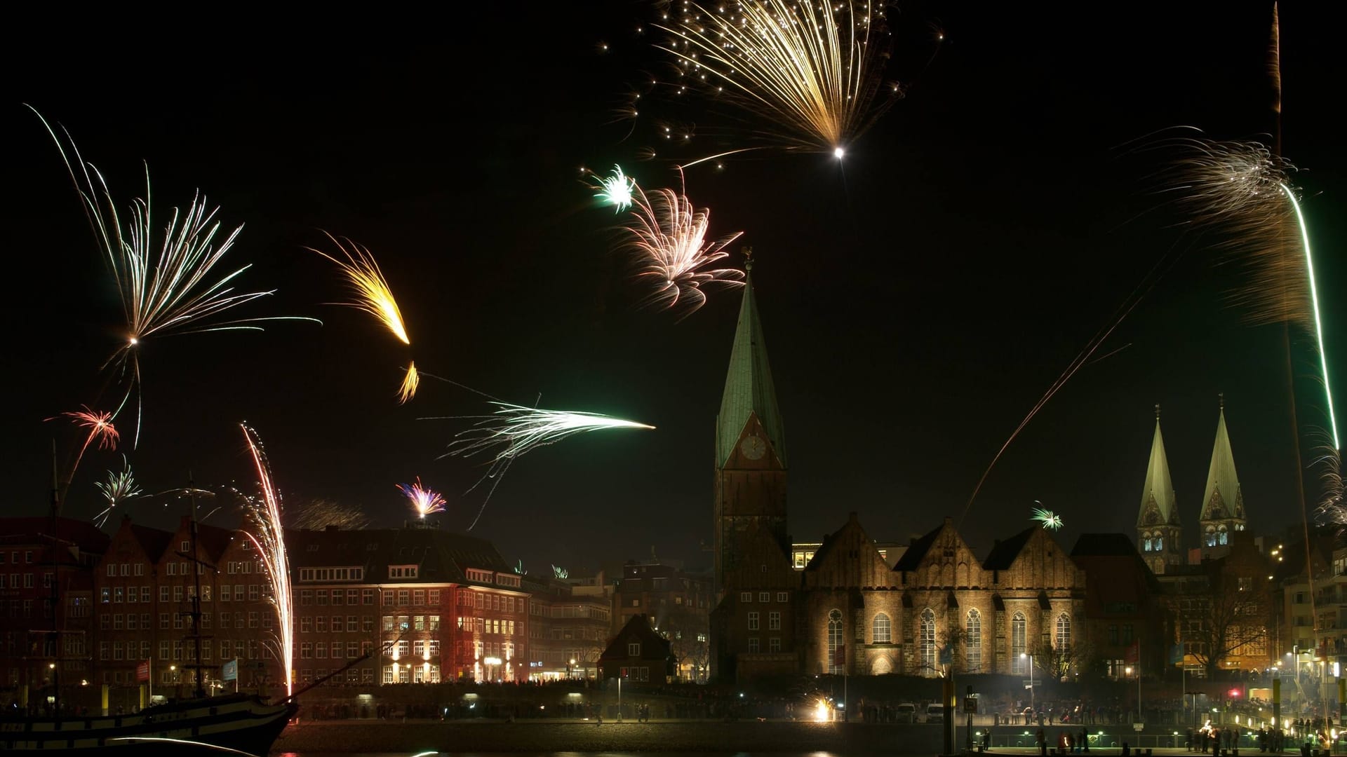 Feuerwerk am Martini-Anleger in Bremen (Archivbild): Privat darf hier nicht geböllert werden