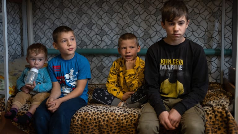 Kinder nahe Charkiw: Die Menschen seien der Kälte schutzlos ausgeliefert, so Unicef-Mitarbeiterin Christine Kahmann.