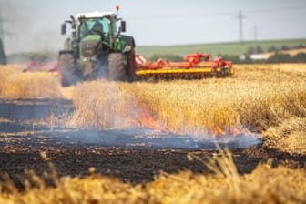 Großbrand eines Getreidefeldes in Rudisleben bei Erfurt (Archivbild): 2022 wurde in Europa bisher der wärmste Sommer gemessen.
