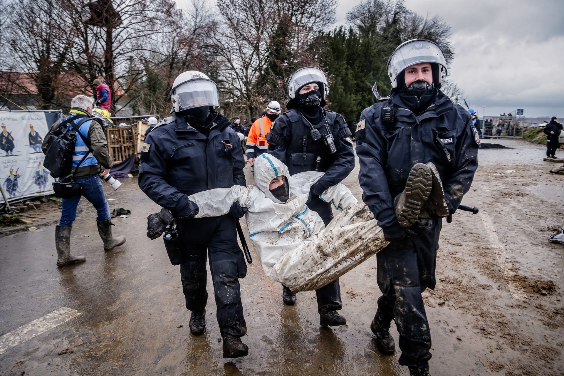 Schon am Mittwoch kam es in Lützerath zu Zusammenstößen zwischen Polizei und Umweltaktivisten.