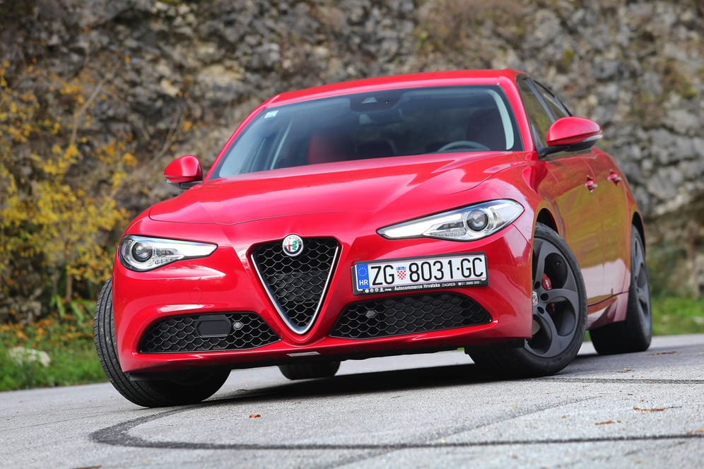 Die Alfa Romeo Giulia ist eine Sportlimousine mit 280 PS, Zwei-Liter-Motor und Automatikgetriebe.