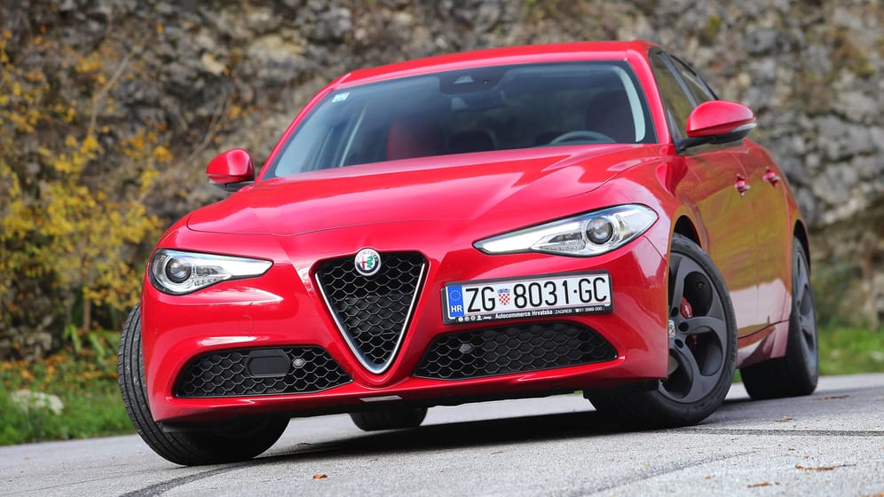 Die Alfa Romeo Giulia ist eine Sportlimousine mit 280 PS, Zwei-Liter-Motor und Automatikgetriebe.