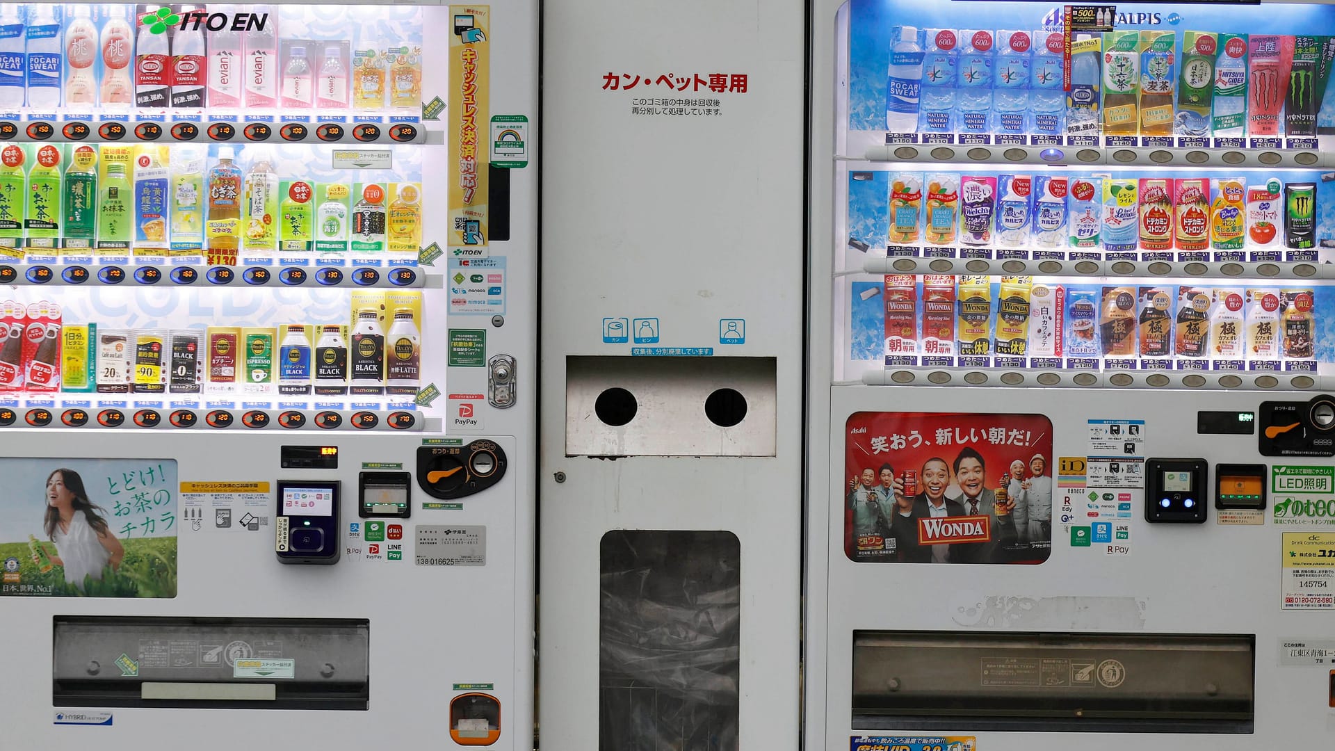 In einem Bahnhof in der Tokyo Bay Area stehen Verkaufsautomaten: Bereits drei Walfleischautomaten wurden seit Beginn des Jahres eröffnet.