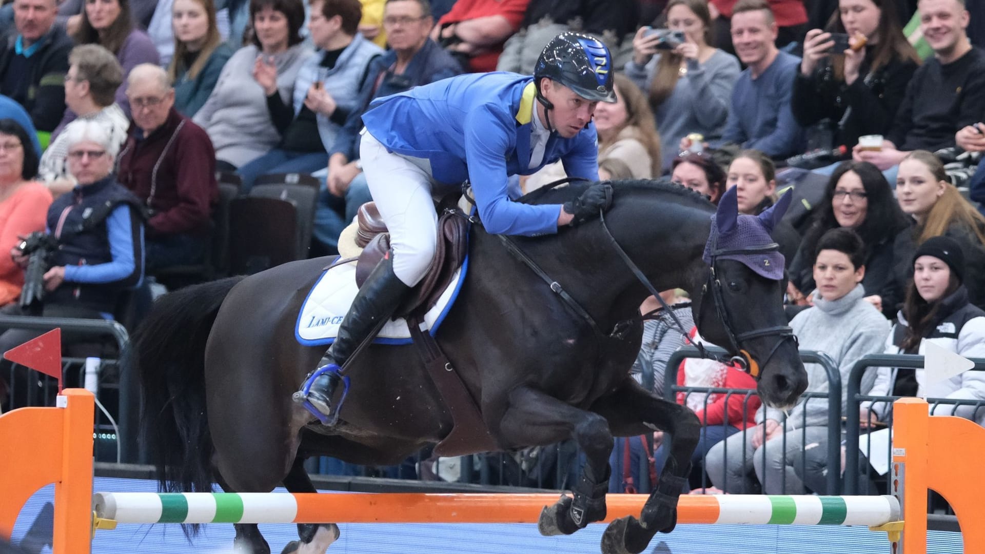 Christian Ahlmann beim Weltcup in Leipzig: Eine Neunjährige musste ins Krankenhaus. Christian Ahlmann beim Weltcup in Leipzig: Eine Neunjährige musste ins Krankenhaus.