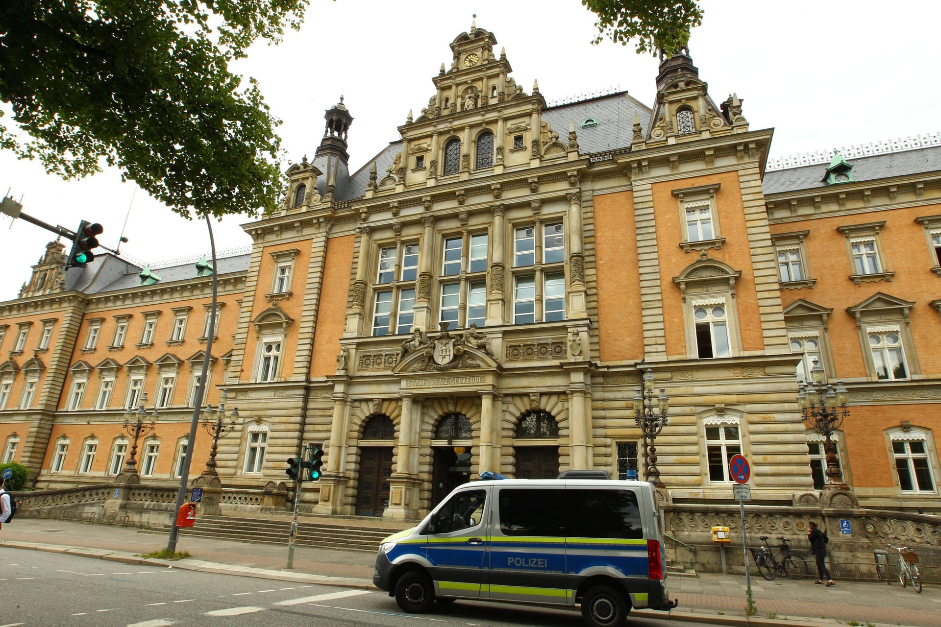 Das Landgericht Hamburg am Sievekingplatz 1 (Symbolbild): Die Frau stach nach eigenen Angaben aus Wut zu.