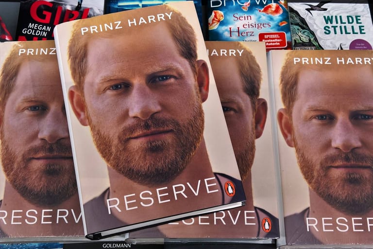 "Reserve": Die Autobiografie von Prinz Harry ist sehr gefragt.