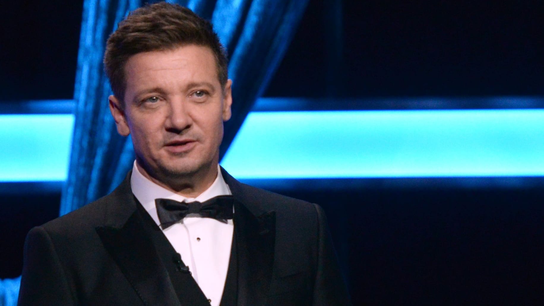 Jeremy Renner: Der Schauspieler hatte einen schlimmen Unfall mit einem Schneepflug.